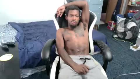 Snapshot of zoneingout chatting on November 13, 7:46 pm zoneingout online show from November 13, 7:46 pm