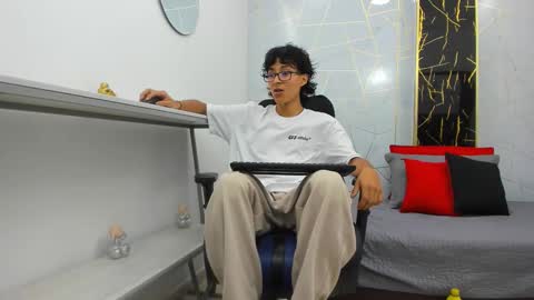     online show from November 11, 7:58 pm