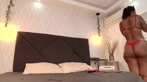 Zuri  online show from November 23, 7:13 pm