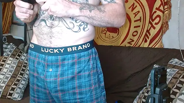 Snapshot of DADDY_KANE8--- chatting on February 15, 7:17 pm DADDY KANE8--- online show from February 15, 7:17 pm