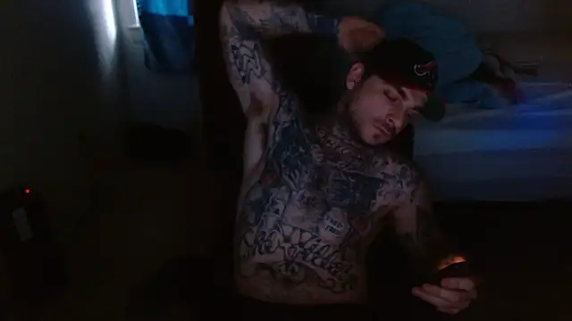 Snapshot of DADDY_KANE8--- chatting on November 30, 7:40 pm DADDY KANE8--- online show from November 30, 7:40 pm