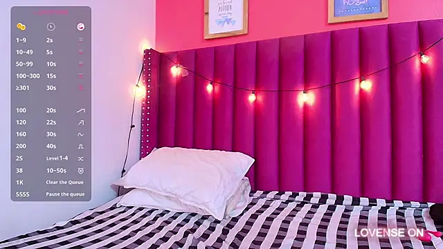 kinkylittlegirll online show from December 17, 6:02 am