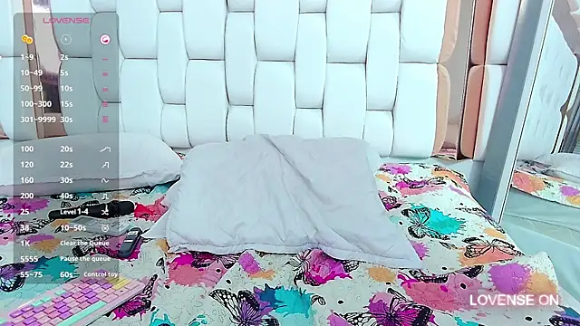 kinkylittlegirll online show from January 29, 9:23 am