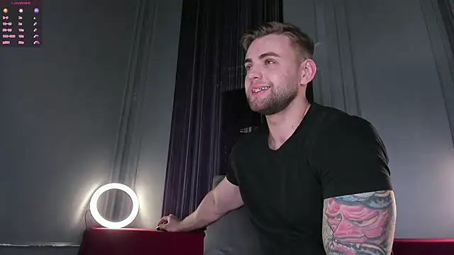 Snapshot of WayneWilson chatting on December 15, 5:02 am WayneWilson online show from December 15, 5:02 am