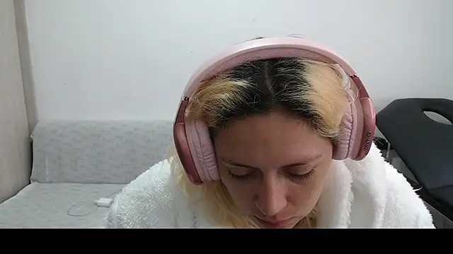 MommyMiaWs online show from March 10, 4:03 pm