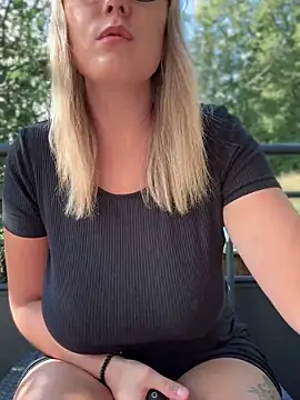 Snapshot of Leanymphoo chatting on September 27, 9:36 am Leanymphoo online show from September 27, 9:36 am