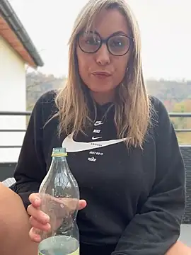 Snapshot of Leanymphoo chatting on October 19, 9:54 am Leanymphoo online show from October 19, 9:54 am