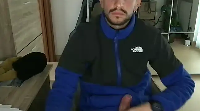 Snapshot of lupopiemontese chatting on January 27, 2:57 pm lupopiemontese online show from January 27, 2:57 pm