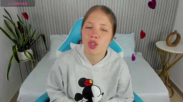 Snapshot of nataly_rodri chatting on February 15, 12:11 pm nataly rodri online show from February 15, 12:11 pm