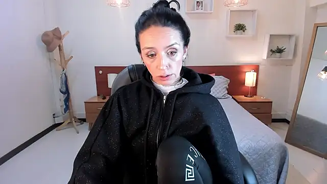 Kristen Garner online show from January 5, 3:53 am