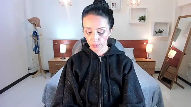 Kristen Garner online show from January 24, 12:52 am