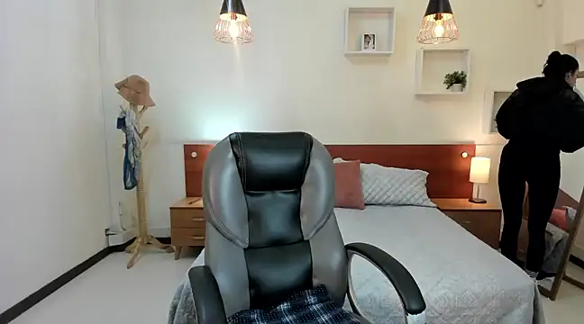 Kristen Garner online show from January 27, 8:07 pm