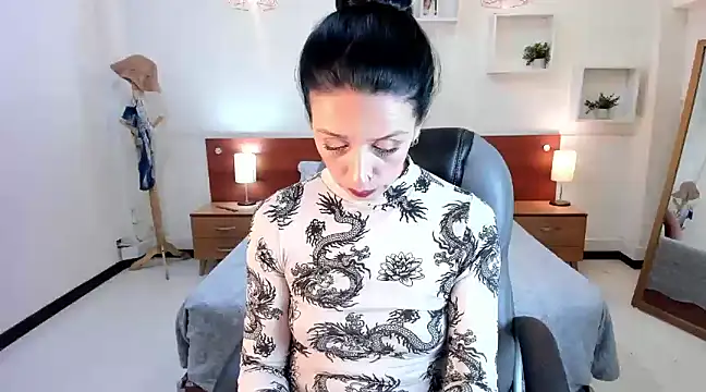 Kristen Garner online show from January 30, 12:07 am