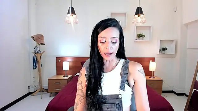 Kristen Garner online show from February 13, 8:45 pm