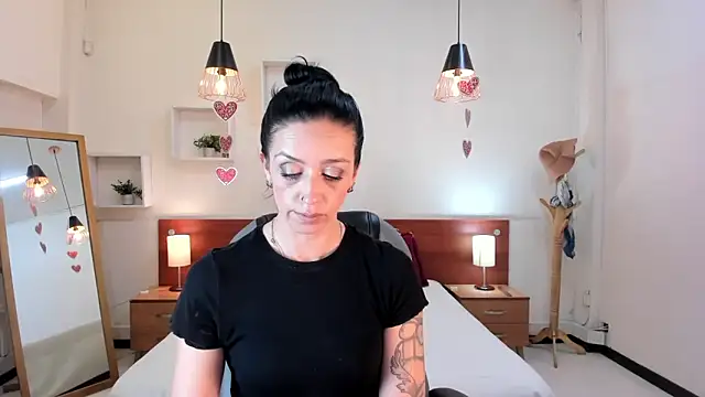 Kristen Garner online show from February 21, 8:49 pm