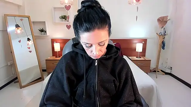 Kristen Garner online show from February 22, 12:49 am