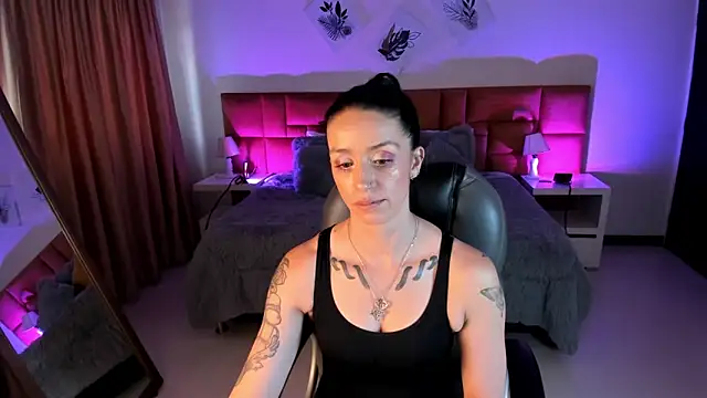 Kristen Garner online show from October 16, 8:10 pm