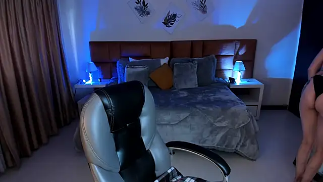 Kristen Garner online show from November 6, 8:21 pm