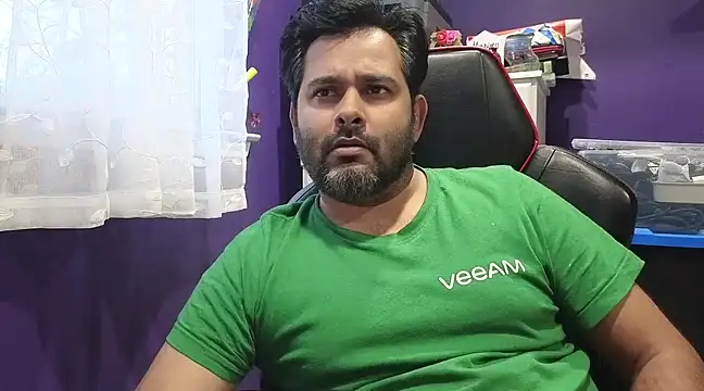 Snapshot of Sakhtlaundaz chatting on December 1, 9:48 pm Sakhtlaundaz online show from December 1, 9:48 pm