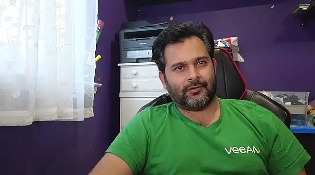 Snapshot of Sakhtlaundaz chatting on December 2, 9:28 pm Sakhtlaundaz online show from December 2, 9:28 pm