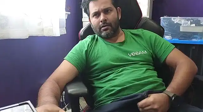 Snapshot of Sakhtlaundaz chatting on December 3, 5:45 pm Sakhtlaundaz online show from December 3, 5:45 pm