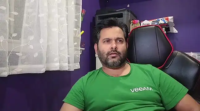 Snapshot of Sakhtlaundaz chatting on December 3, 10:29 pm Sakhtlaundaz online show from December 3, 10:29 pm