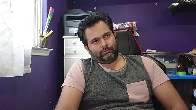 Snapshot of Sakhtlaundaz chatting on December 16, 3:11 pm Sakhtlaundaz online show from December 16, 3:11 pm