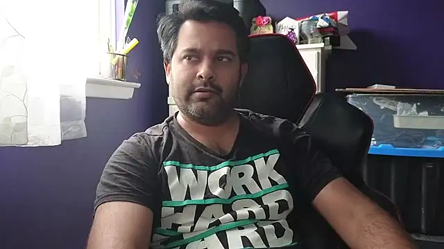 Snapshot of Sakhtlaundaz chatting on December 28, 8:47 pm Sakhtlaundaz online show from December 28, 8:47 pm