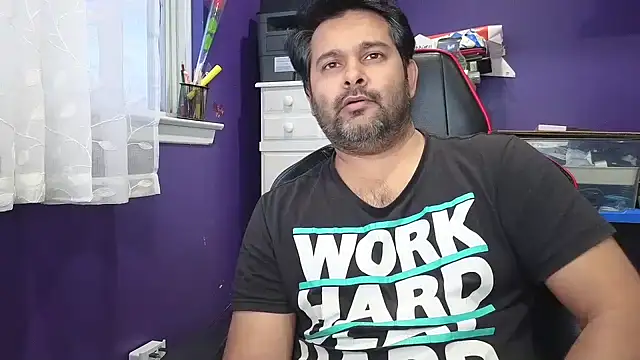 Snapshot of Sakhtlaundaz chatting on January 1, 10:03 pm Sakhtlaundaz online show from January 1, 10:03 pm