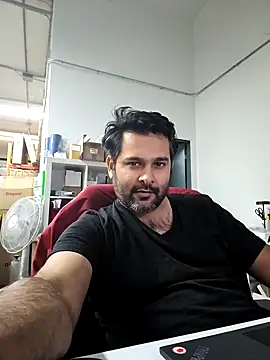 Snapshot of Sakhtlaundaz chatting on January 3, 9:26 pm Sakhtlaundaz online show from January 3, 9:26 pm