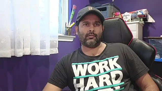 Snapshot of Sakhtlaundaz chatting on January 5, 9:57 pm Sakhtlaundaz online show from January 5, 9:57 pm