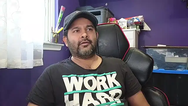 Snapshot of Sakhtlaundaz chatting on January 6, 1:41 pm Sakhtlaundaz online show from January 6, 1:41 pm