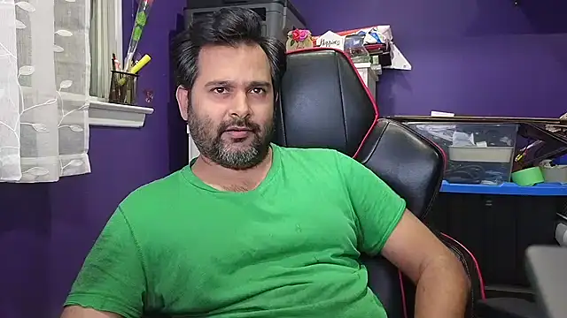 Snapshot of Sakhtlaundaz chatting on January 8, 11:52 pm Sakhtlaundaz online show from January 8, 11:52 pm