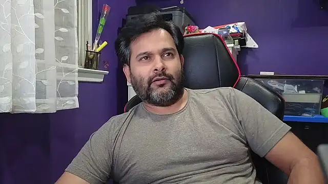 Snapshot of Sakhtlaundaz chatting on January 13, 11:27 pm Sakhtlaundaz online show from January 13, 11:27 pm