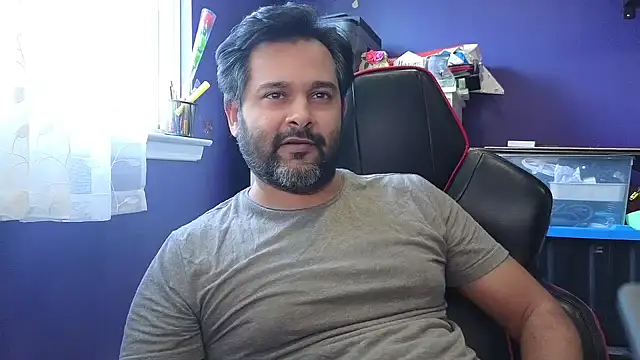 Snapshot of Sakhtlaundaz chatting on January 14, 6:17 pm Sakhtlaundaz online show from January 14, 6:17 pm