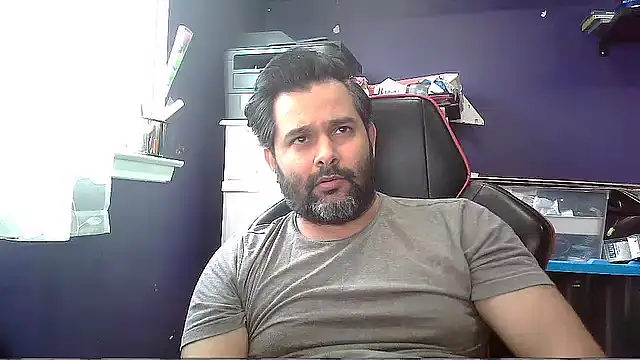 Snapshot of Sakhtlaundaz chatting on January 18, 8:51 pm Sakhtlaundaz online show from January 18, 8:51 pm