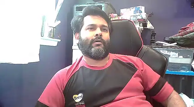 Snapshot of Sakhtlaundaz chatting on February 3, 5:56 pm Sakhtlaundaz online show from February 3, 5:56 pm