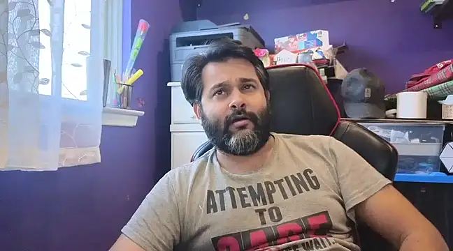 Snapshot of Sakhtlaundaz chatting on February 7, 8:53 pm Sakhtlaundaz online show from February 7, 8:53 pm