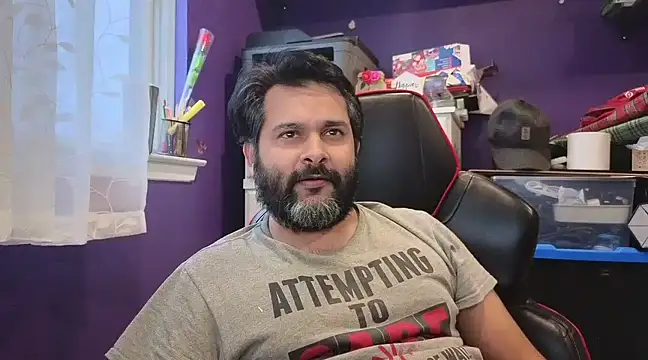 Snapshot of Sakhtlaundaz chatting on February 8, 9:46 pm Sakhtlaundaz online show from February 8, 9:46 pm