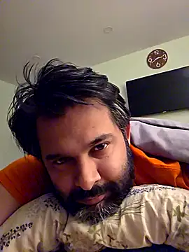 Snapshot of Sakhtlaundaz chatting on February 14, 6:45 am Sakhtlaundaz online show from February 14, 6:45 am