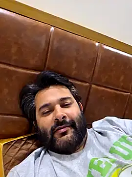 Snapshot of Sakhtlaundaz chatting on February 23, 5:39 pm Sakhtlaundaz online show from February 23, 5:39 pm