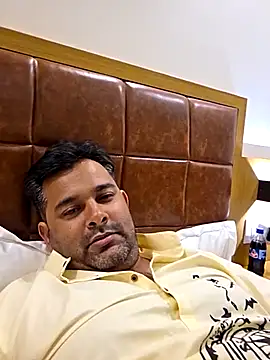 Snapshot of Sakhtlaundaz chatting on March 7, 6:00 pm Sakhtlaundaz online show from March 7, 6:00 pm