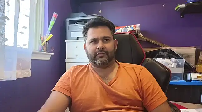 Snapshot of Sakhtlaundaz chatting on March 21, 4:51 pm Sakhtlaundaz online show from March 21, 4:51 pm