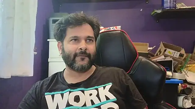 Snapshot of Sakhtlaundaz chatting on September 9, 5:23 pm Sakhtlaundaz online show from September 9, 5:23 pm