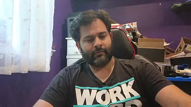 Snapshot of Sakhtlaundaz chatting on September 10, 8:53 pm Sakhtlaundaz online show from September 10, 8:53 pm