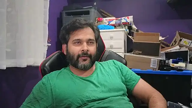 Snapshot of Sakhtlaundaz chatting on September 14, 5:06 am Sakhtlaundaz online show from September 14, 5:06 am