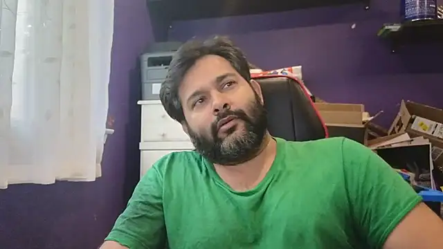 Snapshot of Sakhtlaundaz chatting on September 15, 12:38 pm Sakhtlaundaz online show from September 15, 12:38 pm