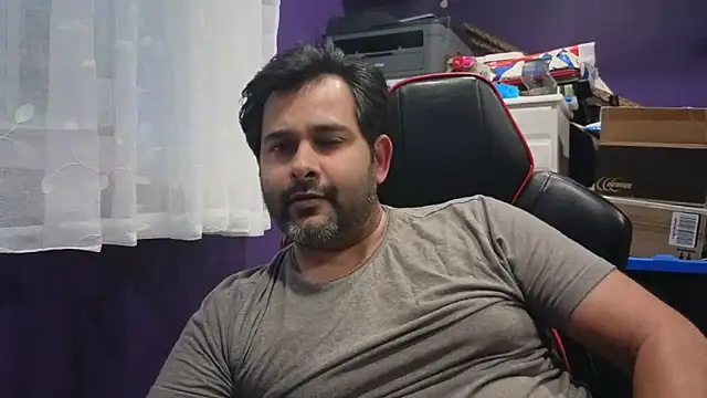 Snapshot of Sakhtlaundaz chatting on September 29, 11:09 pm Sakhtlaundaz online show from September 29, 11:09 pm