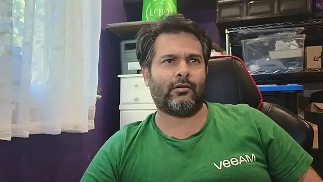 Snapshot of Sakhtlaundaz chatting on October 3, 8:28 pm Sakhtlaundaz online show from October 3, 8:28 pm