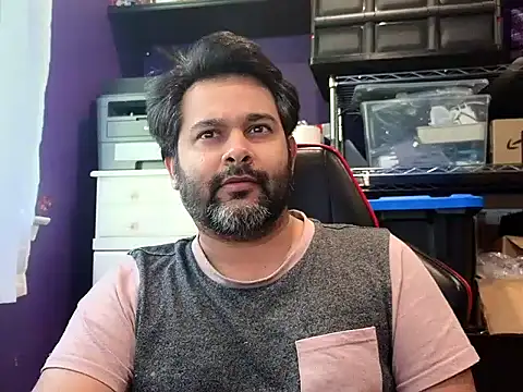 Snapshot of Sakhtlaundaz chatting on October 10, 2:05 pm Sakhtlaundaz online show from October 10, 2:05 pm